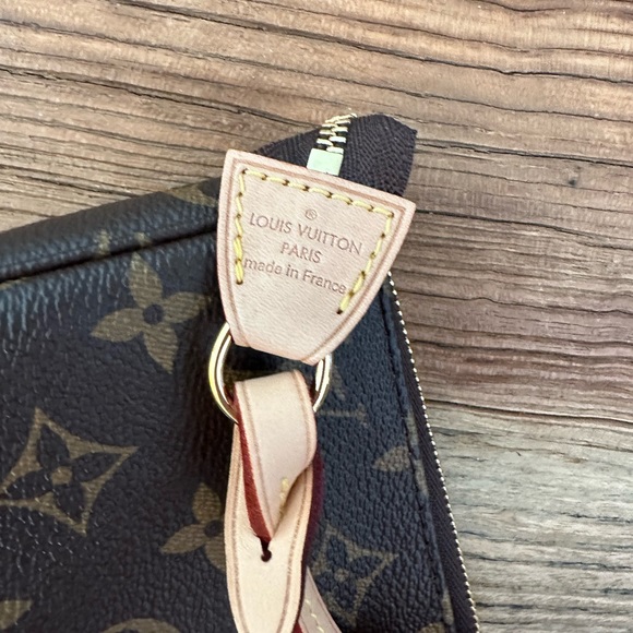 NEW Louis Vuitton Monogram Pochette - Picture 3 of 10
